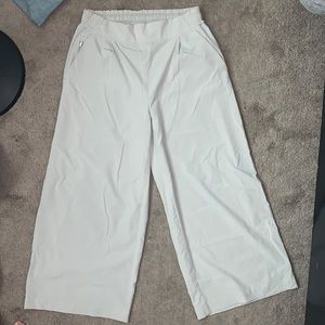 Tan Wide leg Brooklyn Crop Pants size 8